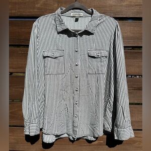 Alexander Jordan Women's Black and White Houndstooth Button Down Shirt